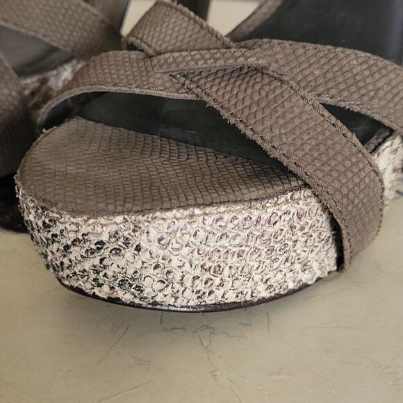 Elizabeth and James High Heels - Picture 3 of 13